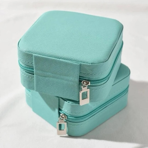 Brand new Jewelry box in blue color - Picture 4 of 6